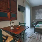 Coastal Apartments - Cozy Seaside Stay In Volos Appartement