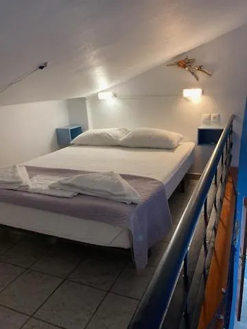 Coastal Apartments - Cozy Seaside Stay In Volos Apartman