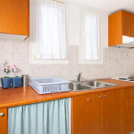 Апартаменты Coastal Apartments - Cozy Seaside Stay In Volos *