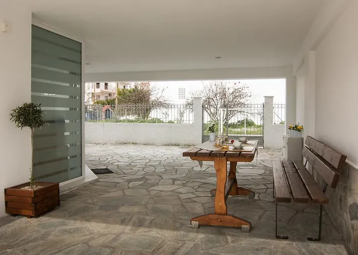 Coastal Apartments - Cozy Seaside Stay In Volos Apartment